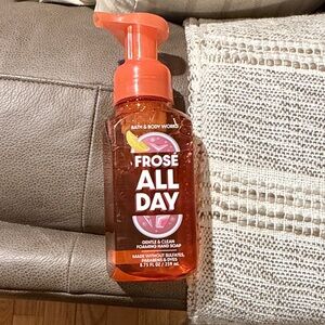 Bath & Body Works Frose All Day Foaming Hand Soap - Vibrant Orange